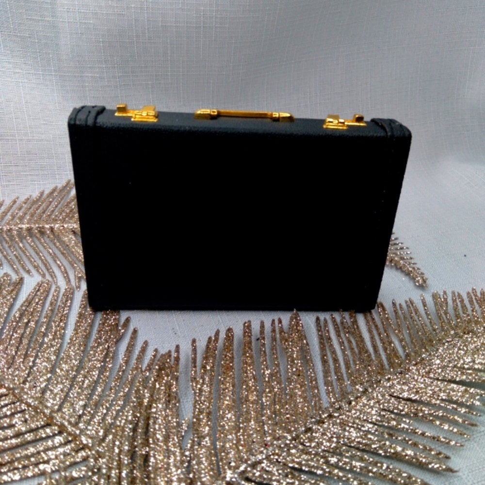 Mini suitcase grooming kit